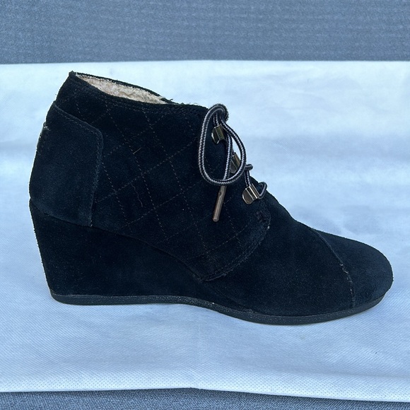 Toms 7.5 Suede Wedge Bootie - Picture 3 of 8